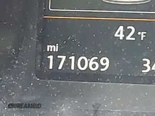 2017 Volkswagen Passat SE z VIN 1VWGT7A30HC031442, wystawiony jako IAAI lot #42008142 z przebiegiem 171 069 mil mil oraz . Historia ofert i sprzedaży dostępna na DreamBid. Obrazek 16.