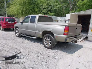 2003 GMC Sierra Denali z VIN 2GTFK69U531270072, wystawiony jako IAAI lot #42004573 z przebiegiem 240 244 mil mil oraz . Historia ofert i sprzedaży dostępna na DreamBid. Obrazek 3.