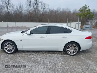 2016 Jaguar XF 35t Prestige with VIN SAJBE4BVXGCY10577, listed as a IAAI auction lot 41515540 with 60,862 mi miles. Bid and sale history available at carsss.com. Image 14.