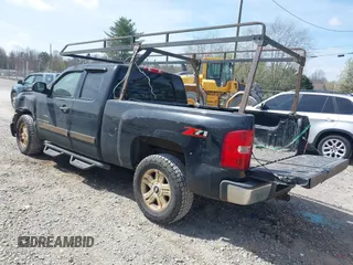 2007 Chevrolet Silverado 1500 LT w/1LT with VIN 2GCEC19J671591822, listed as a IAAI auction lot 41841804 with 325,059 mi miles. Bid and sale history available at carsss.com. Image 3.