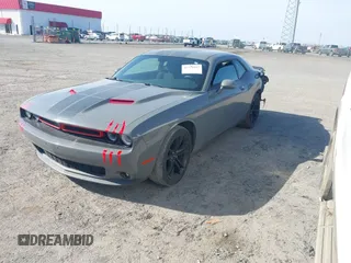 2017 Dodge Challenger SXT z VIN 2C3CDZAG6HH519129, wystawiony jako IAAI lot #41771993 z przebiegiem 56 676 mil mil oraz . Historia ofert i sprzedaży dostępna na DreamBid. Obrazek 2.