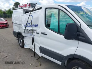 2023 Ford Transit Cargo z VIN 1FTBR1Y88PKB28094, wystawiony jako IAAI lot #42206002 z przebiegiem 22 519 mil mil oraz . Historia ofert i sprzedaży dostępna na DreamBid. Obrazek 6.