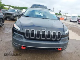 2015 Jeep Cherokee Trailhawk with VIN 1C4PJMBS5FW647601, listed as a IAAI auction lot 42437734 with 170,640 mi miles and . Bid and sale history available at DreamBid. Image 13.