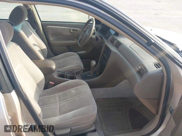 1998 Toyota Camry LE z VIN 4T1BG22K0WU232402, wystawiony jako IAAI lot #42274322 z przebiegiem 222 286 mil mil oraz . Historia ofert i sprzedaży dostępna na DreamBid. Obrazek 5.