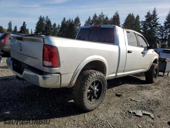 2011 Dodge 3500 SLT z VIN 3D73Y3HL0BG592767, wystawiony jako Copart lot #51824395 z przebiegiem 142 905 mil mil oraz Szkody całkowita. Historia ofert i sprzedaży dostępna na DreamBid. Obrazek 3.