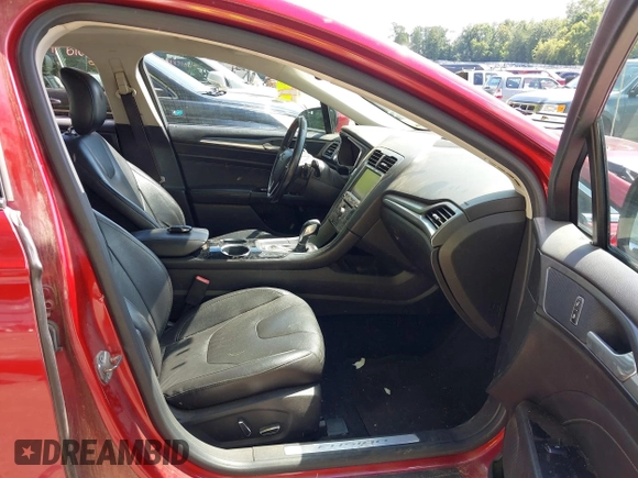 2013 Ford Fusion Titanium with VIN 3FA6P0D98DR333167, listed as a IAAI auction lot 39914722 with 200,851 mi miles. Bid and sale history available at carsss.com. Image 5.