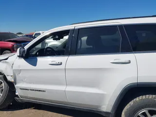 2018 Jeep Grand Cherokee Laredo E with VIN 1C4RJEAG2JC428990, listed as a IAAI auction lot 41218996 with 123,758 mi miles. Bid and sale history available at carsss.com. Image 15.