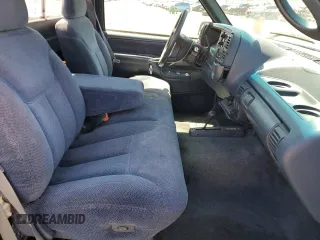1995 Chevrolet Silverado 2500 z VIN 1GCFK24K7SE228644, wystawiony jako Copart lot #57244755 z przebiegiem 241 137 mil mil oraz Szkoda całkowita • Salvage title. Historia ofert i sprzedaży dostępna na DreamBid. Obrazek 7.
