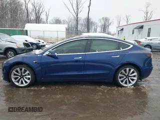 2018 Tesla Model 3 Long Range Battery z VIN 5YJ3E1EA5JF006370, wystawiony jako IAAI lot #41565266 z przebiegiem 55 376 mil mil oraz . Historia ofert i sprzedaży dostępna na DreamBid. Obrazek 14.