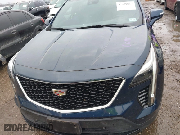 2022 Cadillac XT4 FWD Sport with VIN 1GYFZER44NF151862, listed as a IAAI auction lot 41429850 with 9,854 mi miles. Bid and sale history available at carsss.com. Image 6.