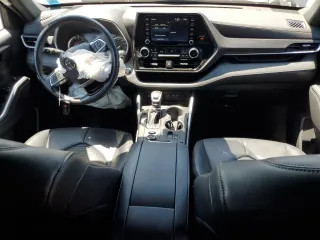 2022 Toyota Highlander XSE with VIN 5TDLZRBH8NS242131, listed as a Copart auction lot 59352015 with 26,232 mi miles and Salvage title. Bid and sale history available at DreamBid. Image 8.