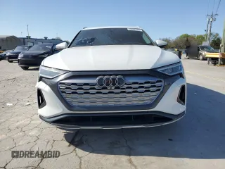 2024 Audi Q8 e-tron Premium Plus z VIN WA15AAGE7RB025662, wystawiony jako Copart lot #52006665 z przebiegiem 18 760 mil mil oraz Szkoda całkowita • Salvage title. Historia ofert i sprzedaży dostępna na DreamBid. Obrazek 5.