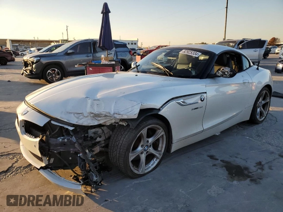 2014 BMW Z4 sDrive28i with VIN WBALL5C52EJ105050, listed as a Copart auction lot 82925334 with 0 mi miles and Salvage Title. Bid and sale history available at carsss.com. Image 1.