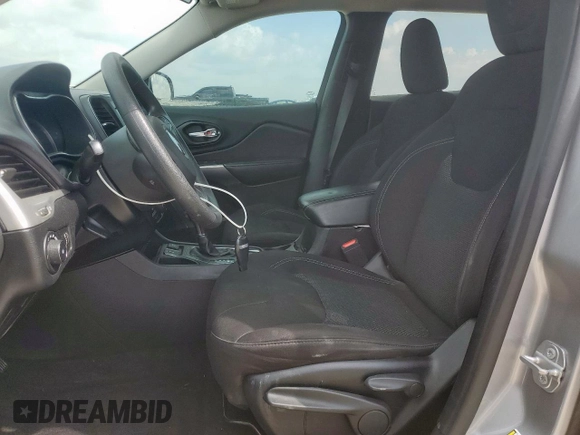 2019 Jeep Cherokee Latitude with VIN 1C4PJLCB3KD164896, listed as a Copart auction lot 64172205 with 107,433 mi miles and Salvage title. Bid and sale history available at DreamBid. Image 7.