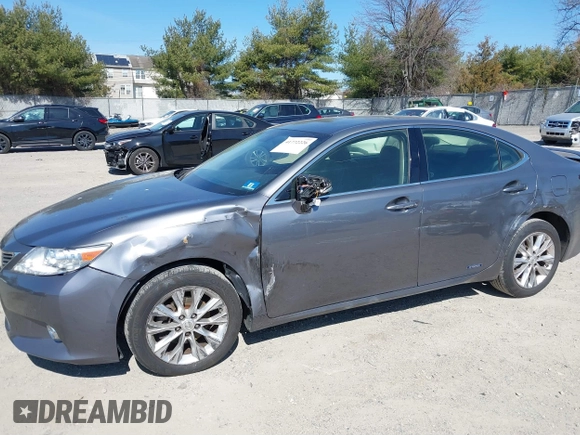 2014 Lexus ES 300h с VIN JTHBW1GG6E2071083, выставлен на аукционе IAAI как лот 41772226 с пробегом 140 710 миль миль и . История ставок и продаж доступна на DreamBid. Изображение 6.