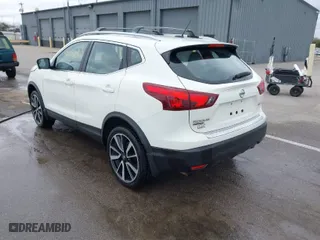2017 Nissan Rogue Sport SL with VIN JN1BJ1CR8HW107542, listed as a IAAI auction lot 41820930 with 44,219 mi miles. Bid and sale history available at carsss.com. Image 3.