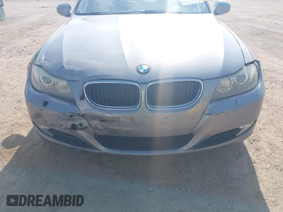2011 BMW 3 Series 328i xDrive z VIN WBAPK5C52BF123454, wystawiony jako IAAI lot #42108474 z przebiegiem 111 165 mil mil oraz . Historia ofert i sprzedaży dostępna na DreamBid. Obrazek 6.