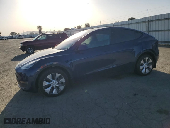 2022 Tesla Model Y Long Range z VIN 7SAYGDEE4NF408202, wystawiony jako Copart lot #51790905 z przebiegiem 43 509 mil mil oraz Szkody całkowita. Historia ofert i sprzedaży dostępna na DreamBid. Obrazek 1.