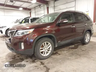 2014 Kia Sorento LX z VIN 5XYKTCA67EG541133, wystawiony jako IAAI lot #42335504 z przebiegiem 83 584 mil mil oraz . Historia ofert i sprzedaży dostępna na DreamBid. Obrazek 2.