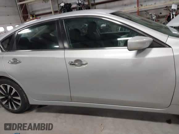 2018 Nissan Altima SR with VIN 1N4AL3AP0JC266584, listed as a IAAI auction lot 41900484 with 136,223 mi miles and . Bid and sale history available at carsss.com. Image 13.