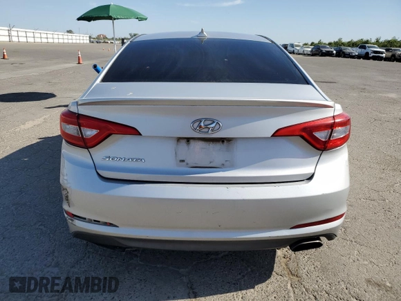 2015 Hyundai Sonata SE z VIN 5NPE24AF7FH002432, wystawiony jako Copart lot #59182285 z przebiegiem 193 754 mil mil oraz Szkoda całkowita • Salvage title. Historia ofert i sprzedaży dostępna na DreamBid. Obrazek 6.