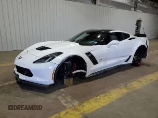 2015 Chevrolet Corvette Z06 3LZ z VIN 1G1YU2D69F5607892, wystawiony jako Copart lot #55785555 z przebiegiem 17 271 mil mil oraz Szkody całkowita. Historia ofert i sprzedaży dostępna na DreamBid. Obrazek 1.