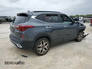 2021 Kia Seltos SX z VIN KNDETCA27M7203303, wystawiony jako Copart lot #48563105 z przebiegiem 51 176 mil mil oraz Nie do naprawy • Non repairable. Historia ofert i sprzedaży dostępna na DreamBid. Obrazek 3.