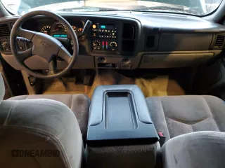 2003 Chevrolet Suburban Z71 z VIN 3GNFK16T43G241210, wystawiony jako Copart lot #86017624 z przebiegiem 217 506 mil mil oraz Szkoda całkowita • Salvage title. Historia ofert i sprzedaży dostępna na DreamBid. Obrazek 8.