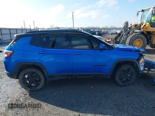 2019 Jeep Compass Latitude with VIN 3C4NJDBB3KT619609, listed as a IAAI auction lot 41173812 with 144,375 mi miles. Bid and sale history available at carsss.com. Image 14.