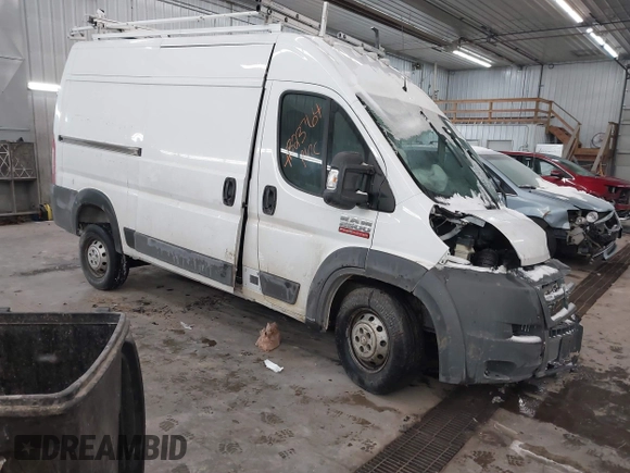 2014 Ram ProMaster Cargo with VIN 3C6TRVCG4EE101220, listed as a IAAI auction lot 41323764 with 270,810 mi miles. Bid and sale history available at carsss.com. Image 1.