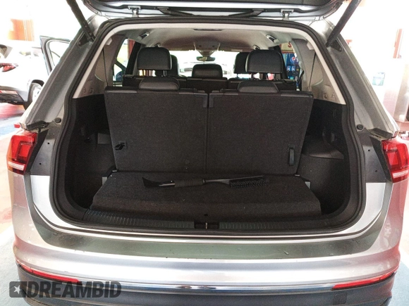 2024 Volkswagen Tiguan SE with VIN 3VV3B7AX8RM108454, listed as a IAAI auction lot 42793135 with 34,423 mi miles and . Bid and sale history available at DreamBid. Image 32.