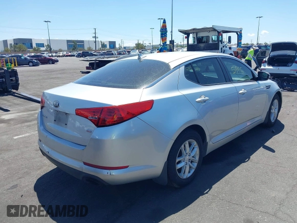 2013 Kia Optima LX z VIN KNAGM4A7XD5389662, wystawiony jako IAAI lot #42265945 z przebiegiem 164 488 mil mil oraz . Historia ofert i sprzedaży dostępna na DreamBid. Obrazek 4.
