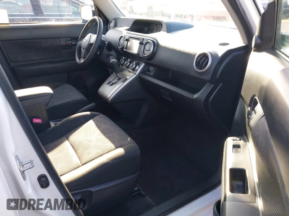 2014 Scion xB z VIN JTLZE4FE0EJ048932, wystawiony jako IAAI lot #41992285 z przebiegiem 129 567 mil mil oraz . Historia ofert i sprzedaży dostępna na DreamBid. Obrazek 5.