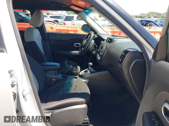 2015 Kia Soul with VIN KNDJN2A20F7795780, listed as a IAAI auction lot 39879289 with 120,531 mi miles. Bid and sale history available at carsss.com. Image 5.