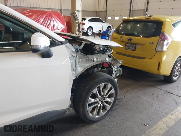 2020 Toyota RAV4 XLE Premium with VIN 2T3C1RFV1LC042163, listed as a IAAI auction lot 40672979 with 76,016 mi miles. Bid and sale history available at carsss.com. Image 20.