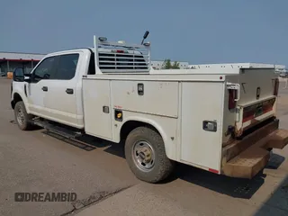 2021 Ford F-250 XL z VIN 1FT7W2B62MED60339, wystawiony jako IAAI lot #42294873 z przebiegiem 42 922 mil mil oraz . Historia ofert i sprzedaży dostępna na DreamBid. Obrazek 3.