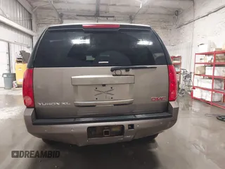 2014 GMC Yukon XL SLT with VIN 1GKS2KE76ER166776, listed as a IAAI auction lot 41056887 with 206,773 mi miles. Bid and sale history available at carsss.com. Image 16.