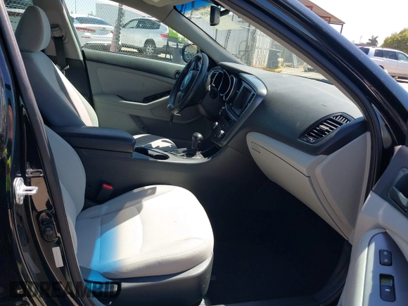 2015 Kia Optima LX z VIN 5XXGM4A76FG507580, wystawiony jako IAAI lot #42544939 z przebiegiem 99 804 mil mil oraz . Historia ofert i sprzedaży dostępna na DreamBid. Obrazek 5.