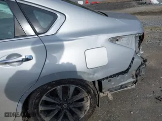 2018 Nissan Altima 2.5 SV with VIN 1N4AL3AP4JC167847, listed as a IAAI auction lot 41522367 with 129,215 mi miles. Bid and sale history available at carsss.com. Image 17.