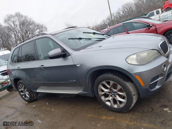 2011 BMW X5 35i with VIN 5UXZV4C52BL407776, listed as a IAAI auction lot 41538832 with 108,546 mi miles. Bid and sale history available at carsss.com. Image 13.