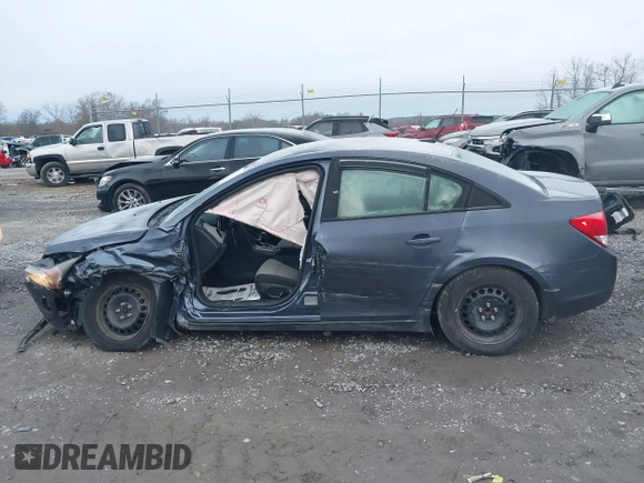 2014 Chevrolet Cruze LS z VIN 1G1PA5SG4E7201393, wystawiony jako IAAI lot #40955975 z przebiegiem 62 567 mil mil oraz . Historia ofert i sprzedaży dostępna na DreamBid. Obrazek 15.