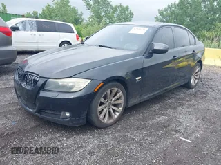 2011 BMW 3 Series 328i xDrive z VIN WBAPK5C54BF121544, wystawiony jako IAAI lot #42443324 z przebiegiem 123 193 mil mil oraz . Historia ofert i sprzedaży dostępna na DreamBid. Obrazek 2.
