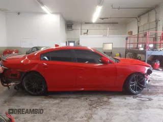 2020 Dodge Charger Scat Pack Widebody z VIN 2C3CDXGJ7LH247951, wystawiony jako IAAI lot #41873033 z przebiegiem 31 280 mil mil oraz . Historia ofert i sprzedaży dostępna na DreamBid. Obrazek 14.
