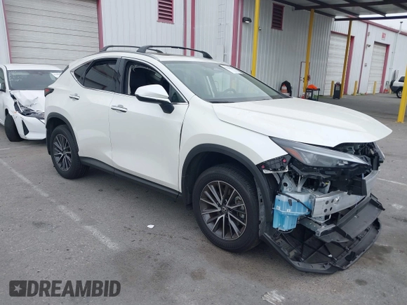 2025 Lexus NX 250 z VIN JTJADCAZ0S2016372, wystawiony jako IAAI lot #42254626 z przebiegiem 7 339 mil mil oraz . Historia ofert i sprzedaży dostępna na DreamBid. Obrazek 1.