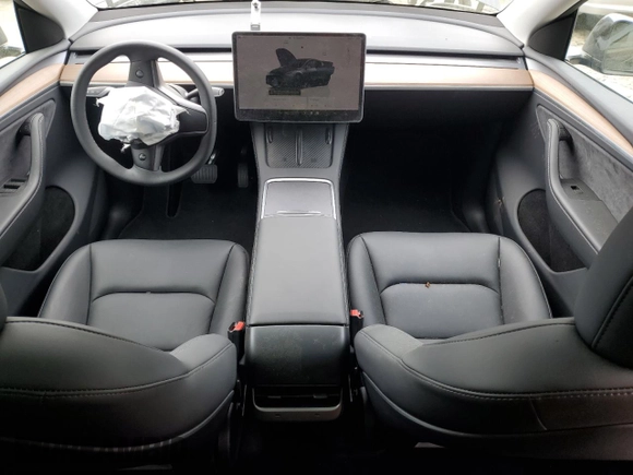 2024 Tesla Model Y Long Range z VIN 7SAYGDEE9RA293776, wystawiony jako Copart lot #51289225 z przebiegiem 12 990 mil mil oraz Szkoda całkowita • Salvage title. Historia ofert i sprzedaży dostępna na DreamBid. Obrazek 8.