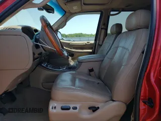 2002 Lincoln Navigator z VIN 5LMFU28R82LJ08969, wystawiony jako Copart lot #62889284 z przebiegiem 86 533 mil mil oraz Szkoda całkowita • Salvage title. Historia ofert i sprzedaży dostępna na DreamBid. Obrazek 7.