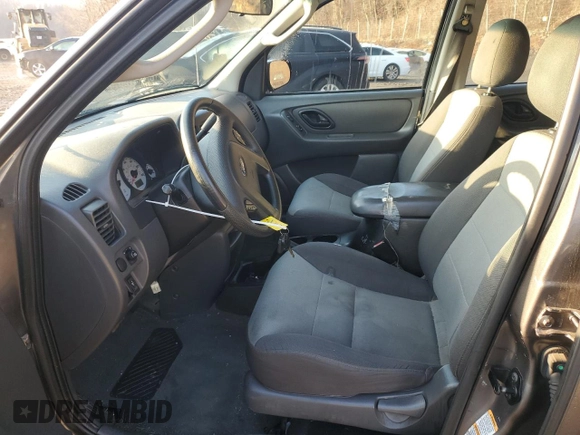 2004 Ford Escape XLS with VIN 1FMCU92134KB88319, listed as a Copart auction lot 84243494 with 158,052 mi miles and Salvage Title. Bid and sale history available at DreamBid. Image 7.