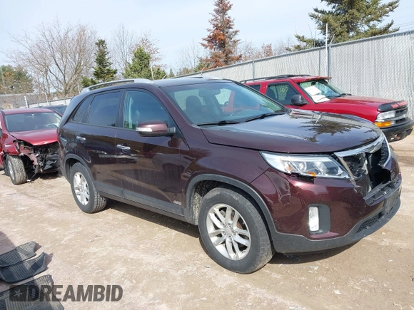 2014 Kia Sorento LX with VIN 5XYKTDA61EG475569, listed as a IAAI auction lot 41924158 with 58,724 mi miles and . Bid and sale history available at carsss.com. Image 1.
