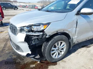 2019 Kia Sorento L with VIN 5XYPG4A3XKG511934, listed as a IAAI auction lot 41784749 with 93,209 mi miles. Bid and sale history available at carsss.com. Image 6.
