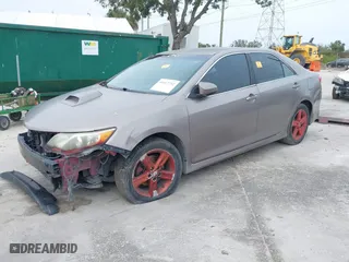 2014 Toyota Camry L with VIN 4T1BF1FK2EU764952, listed as a IAAI auction lot 41417732 with 1 mi miles. Bid and sale history available at carsss.com. Image 2.